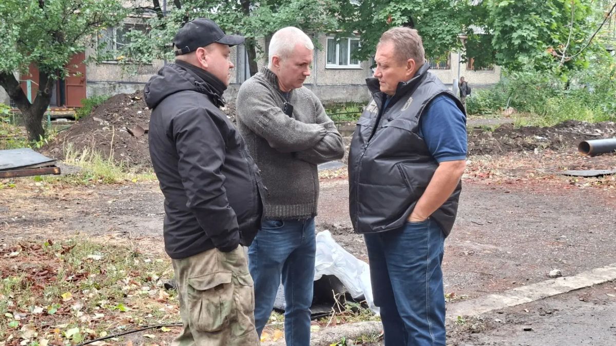 Валентин Левченко: Важное сообщение: демонтаж аварийного козырька на Засядько, 14 Валентин Левченко: Важное сообщение: демонтаж аварийного козырька на Засядько, 14