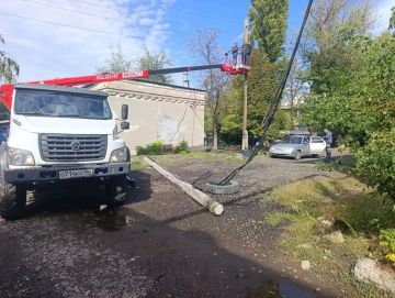 В Макеевке ликвидируют последствия ночного урагана