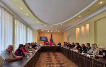 Евгений Поплавский: Провел еженедельное аппаратное совещание с руководителями ведомств и силовых структур