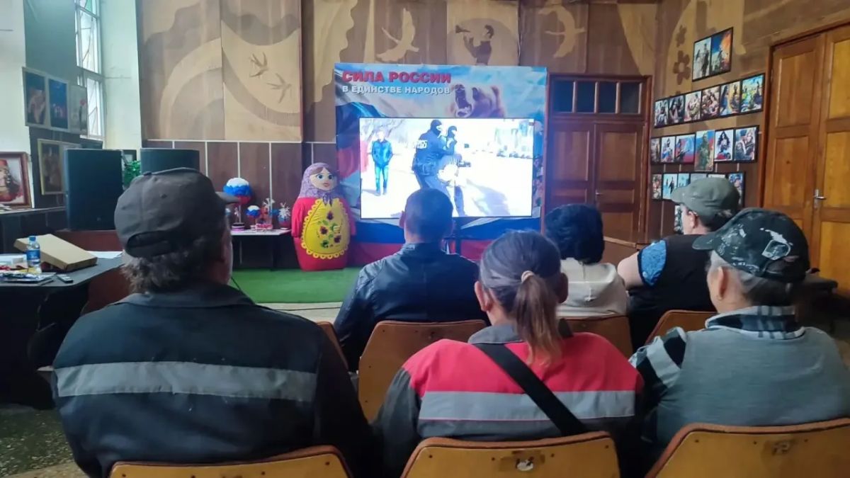 В Камышеватском СДК состоялся показ фильма «Экстремизм — приверженность к крайним взглядам и мерам» В Камышеватском СДК состоялся показ фильма «Экстремизм — приверженность к крайним взглядам и мерам»