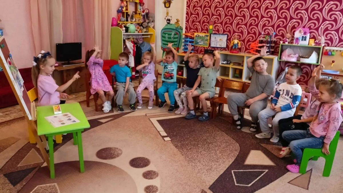 Дошколята Пантелеймоновского детского сада «Теремок» примерили на себя взрослые профессии в рамках Дня самоуправления, который прошел в дошкольном учреждении вчера Дошколята Пантелеймоновского детского сада «Теремок» примерили на себя взрослые профессии в рамках Дня самоуправления, который прошел в дошкольном учреждении вчера