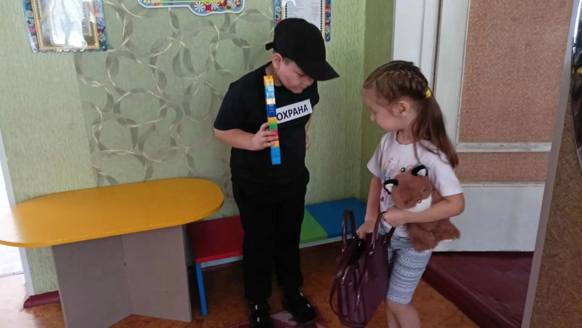 Дошколята Пантелеймоновского детского сада «Теремок» примерили на себя взрослые профессии в рамках Дня самоуправления, который прошел в дошкольном учреждении вчера Дошколята Пантелеймоновского детского сада «Теремок» примерили на себя взрослые профессии в рамках Дня самоуправления, который прошел в дошкольном учреждении вчера