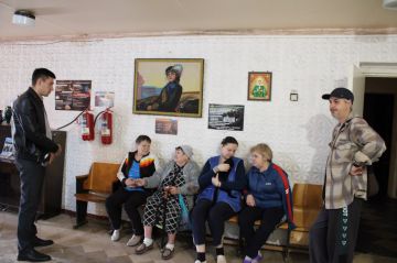 В ПВР города Енакиево заместитель Главы Администрации Краснолиманского муниципального округа Игорь Диогенов, встретился с эвакуированными краснолиманцами