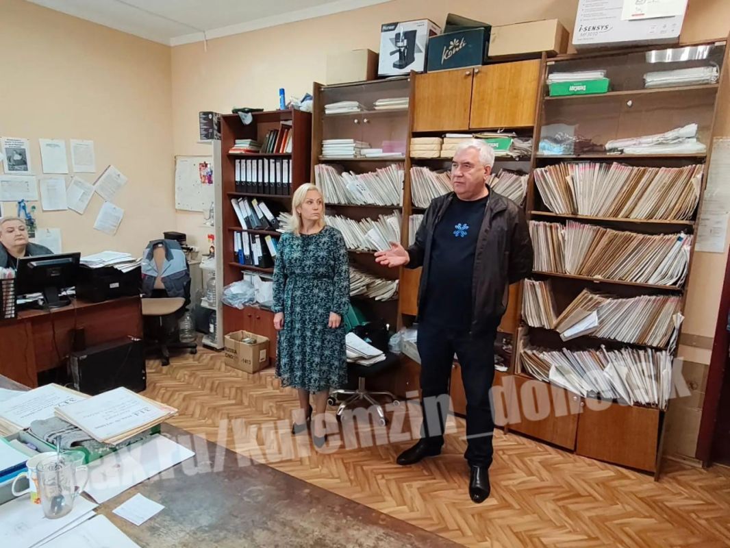 Сегодня в Петровском районе прошла встреча заместителя главы администрации г.о. Донецк Владимира Зайцева с работниками Эксплуатационной службы предприятия «Донецкгоргаз»