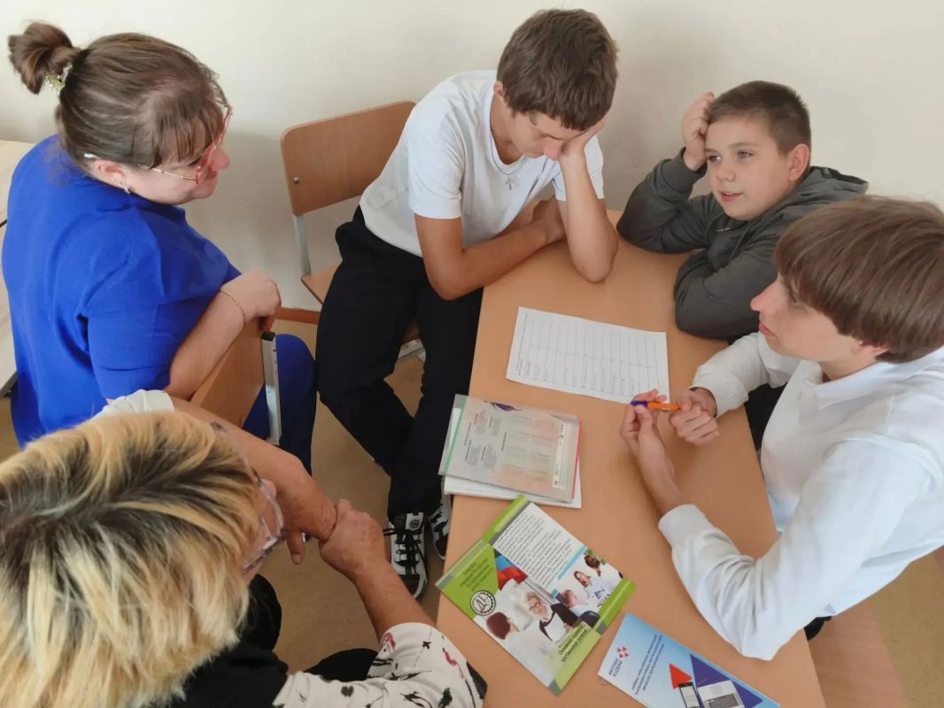 Живо и интересно прошел профориентационный урок, организованный Кадровым центром Ясиноватского округа для учащихся школы № 5 Живо и интересно прошел профориентационный урок, организованный Кадровым центром Ясиноватского округа для учащихся школы № 5