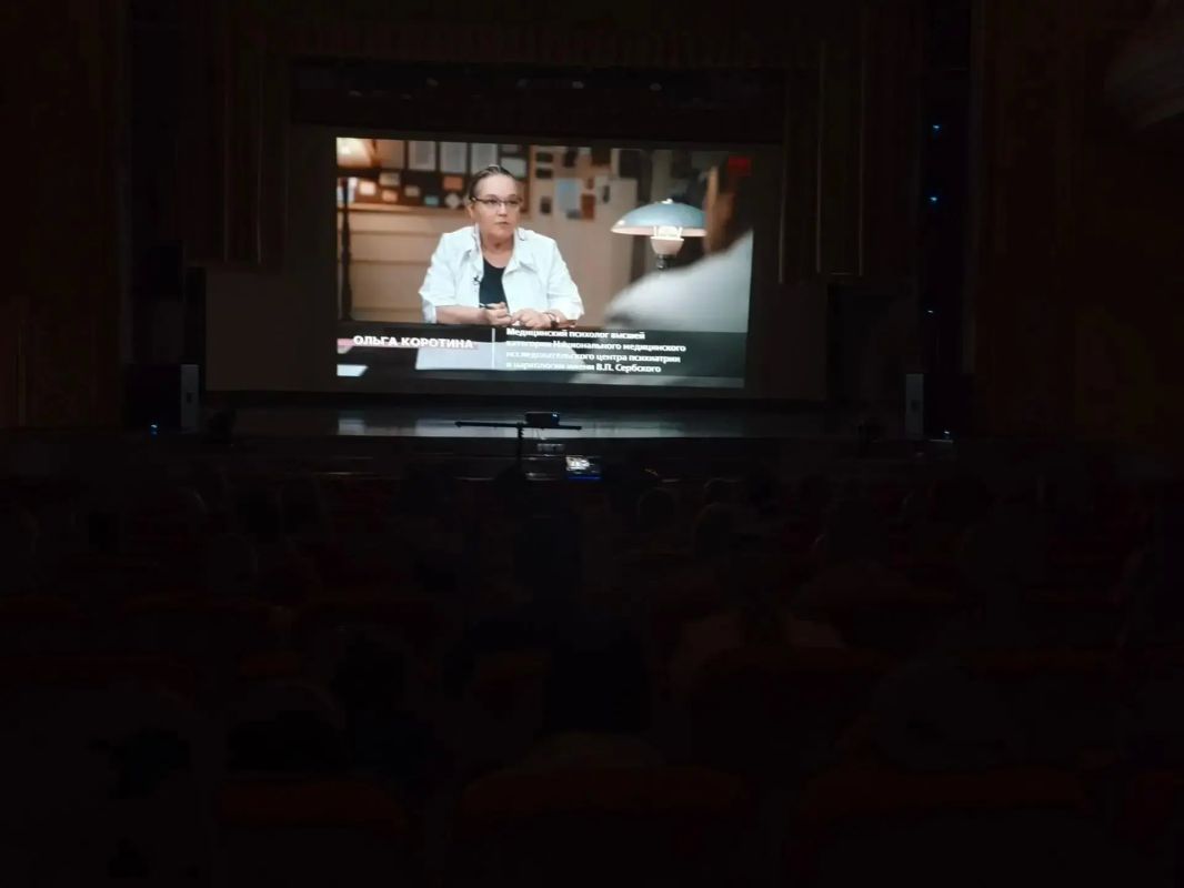 «НАРКОТИКАМ - НЕТ». . В рамках второго этапа общероссийской акции «Сообщи, где торгуют смертью» в МБУ «ДК ИМ. В. МАЯКОВСКОГО Г. О. ТОРЕЗ» для студентов Торезского филиала РАНХиГС состоялась демонстрация документального... «НАРКОТИКАМ - НЕТ». . В рамках второго этапа общероссийской акции «Сообщи, где торгуют смертью» в МБУ «ДК ИМ. В. МАЯКОВСКОГО Г. О. ТОРЕЗ» для студентов Торезского филиала РАНХиГС состоялась демонстрация документального...