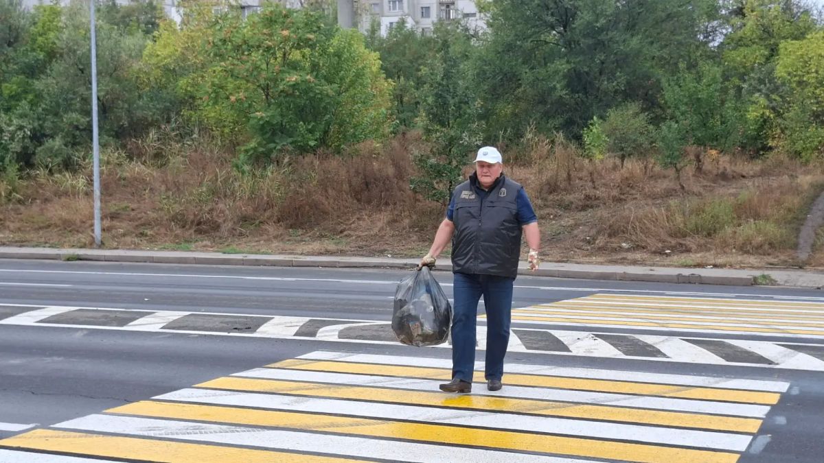 Валентин Левченко: Команда Управы Киевского внутригородского района присоединилась к акции «Чистый четверг» партпроекта «Городская среда» Валентин Левченко: Команда Управы Киевского внутригородского района присоединилась к акции «Чистый четверг» партпроекта «Городская среда»