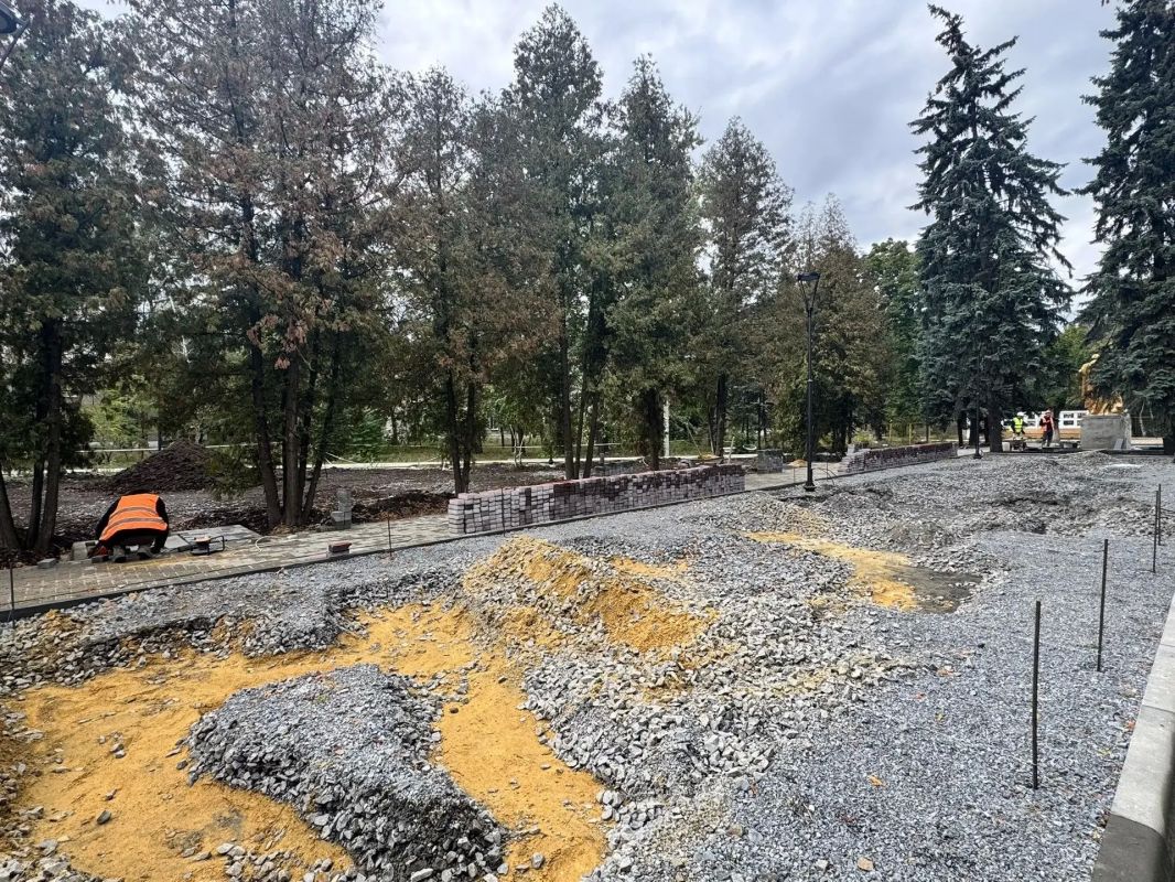 В Ждановке проинспектировали работы по созданию Аллеи памяти героев В Ждановке проинспектировали работы по созданию Аллеи памяти героев