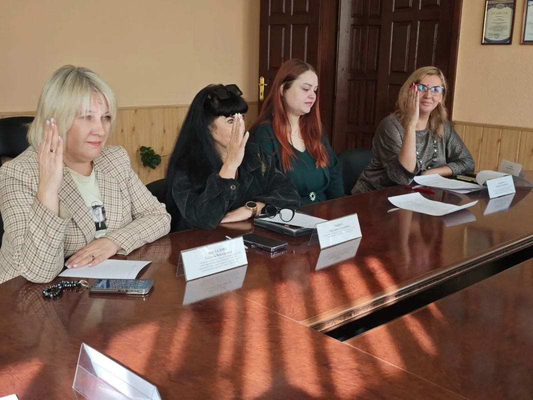 Сегодня заместитель председателя Муниципального координационного совета по взаимодействию с Общероссийским общественно-государственным движением детей и молодежи «Движение Первых» Максим Владимирович Вельма провел заседание... Сегодня заместитель председателя Муниципального координационного совета по взаимодействию с Общероссийским общественно-государственным движением детей и молодежи «Движение Первых» Максим Владимирович Вельма провел заседание...