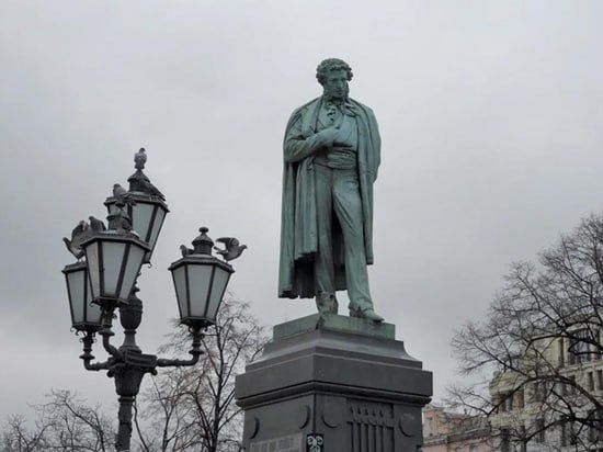 Захар Прилепин: УЧИТЬ ИСТОРИЮ ПО ПУШКИНУ. Памятник Мазепе установят там, где стоял Ленин: кабмин принял решение, сообщает Минкульт Украины