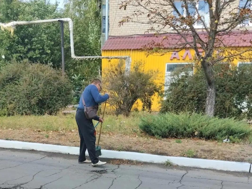 В Кировском продолжаются субботники В Кировском продолжаются субботники