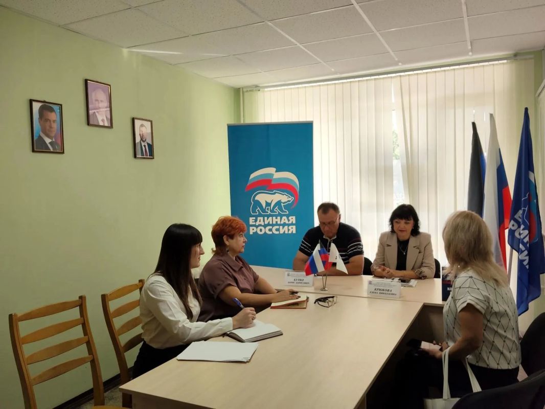 В общественной приемной Амвросиевского местного отделения Партии «Единая Россия» прошел единый день приема, приуроченный Всероссийскому Единому дню оказания бесплатной юридической помощи и Единому дню приема родителей...