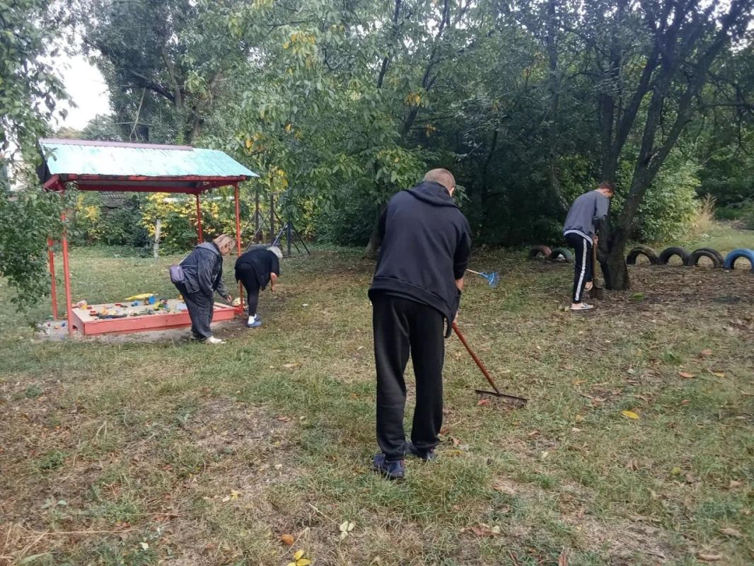 Иван Приходько: Старшие по домам показали пример: в Горловке прошёл субботник «Чистый четверг» в рамках проекта партии «Единая Россия» «Управдом» Иван Приходько: Старшие по домам показали пример: в Горловке прошёл субботник «Чистый четверг» в рамках проекта партии «Единая Россия» «Управдом»