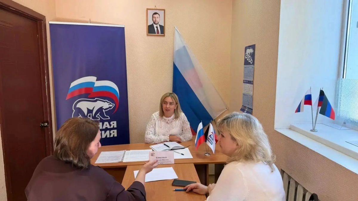 Сегодня, 25 сентября Анастасия Коваленко, ведущий специалист отдела дошкольного образования, провела Всероссийский день приёма родителей дошкольников в Общественной приемной Единой России Червоногвардейского района... Сегодня, 25 сентября Анастасия Коваленко, ведущий специалист отдела дошкольного образования, провела Всероссийский день приёма родителей дошкольников в Общественной приемной Единой России Червоногвардейского района...