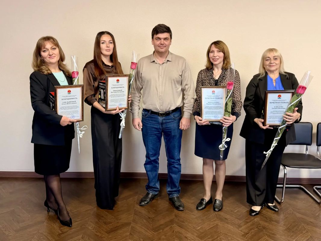 Сегодня, 25 сентября, в преддверии Дня воспитателя и всех дошкольных работников поздравил сотрудников данной сферы! Сегодня, 25 сентября, в преддверии Дня воспитателя и всех дошкольных работников поздравил сотрудников данной сферы!