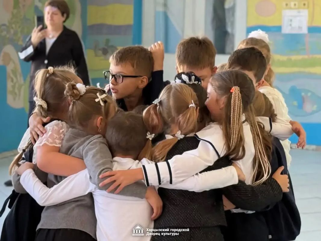 Сегодня сотрудники Харцызского городского Дворца культуры провели в ГБОУ «СШ №24 г.о. Харцызск» ДНР игровую программу, посвящённую Дню моря Сегодня сотрудники Харцызского городского Дворца культуры провели в ГБОУ «СШ №24 г.о. Харцызск» ДНР игровую программу, посвящённую Дню моря