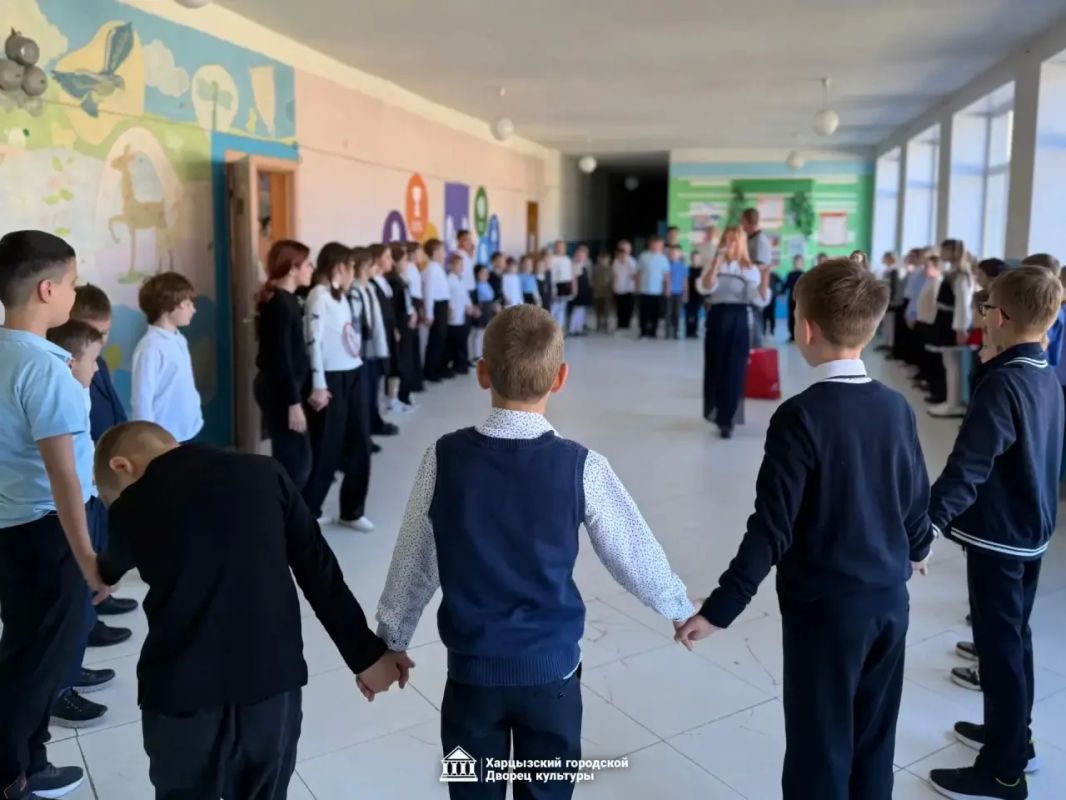 Сегодня сотрудники Харцызского городского Дворца культуры провели в ГБОУ «СШ №24 г.о. Харцызск» ДНР игровую программу, посвящённую Дню моря Сегодня сотрудники Харцызского городского Дворца культуры провели в ГБОУ «СШ №24 г.о. Харцызск» ДНР игровую программу, посвящённую Дню моря