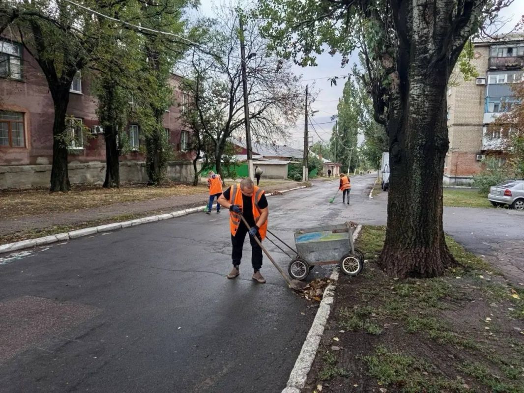 В г. Моспино продолжается реализация еженедельной экологической акции «Чистый четверг» в рамках проекта «Городская среда» В г. Моспино продолжается реализация еженедельной экологической акции «Чистый четверг» в рамках проекта «Городская среда»