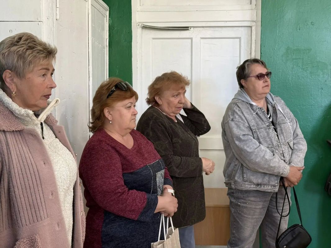 Пообщалась с жителями квартала Металлург Пообщалась с жителями квартала Металлург