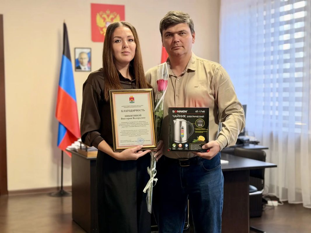 Сегодня, 25 сентября, в преддверии Дня воспитателя и всех дошкольных работников поздравил сотрудников данной сферы! Сегодня, 25 сентября, в преддверии Дня воспитателя и всех дошкольных работников поздравил сотрудников данной сферы!