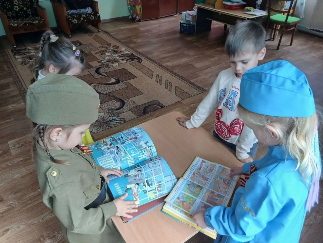 Ярмарка профессий «Кем я стану, кем мне быть, чтобы Родине служить» Ярмарка профессий «Кем я стану, кем мне быть, чтобы Родине служить»