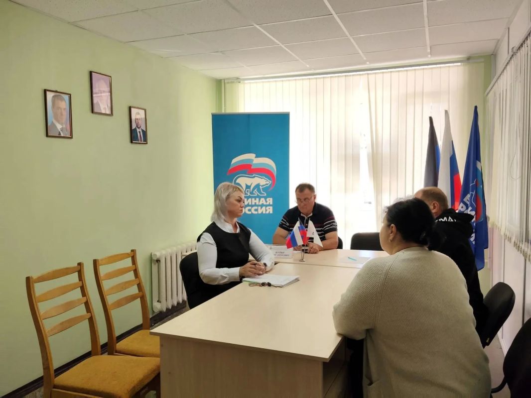 В общественной приемной Амвросиевского местного отделения Партии «Единая Россия» прошел единый день приема, приуроченный Всероссийскому Единому дню оказания бесплатной юридической помощи и Единому дню приема родителей... В общественной приемной Амвросиевского местного отделения Партии «Единая Россия» прошел единый день приема, приуроченный Всероссийскому Единому дню оказания бесплатной юридической помощи и Единому дню приема родителей...