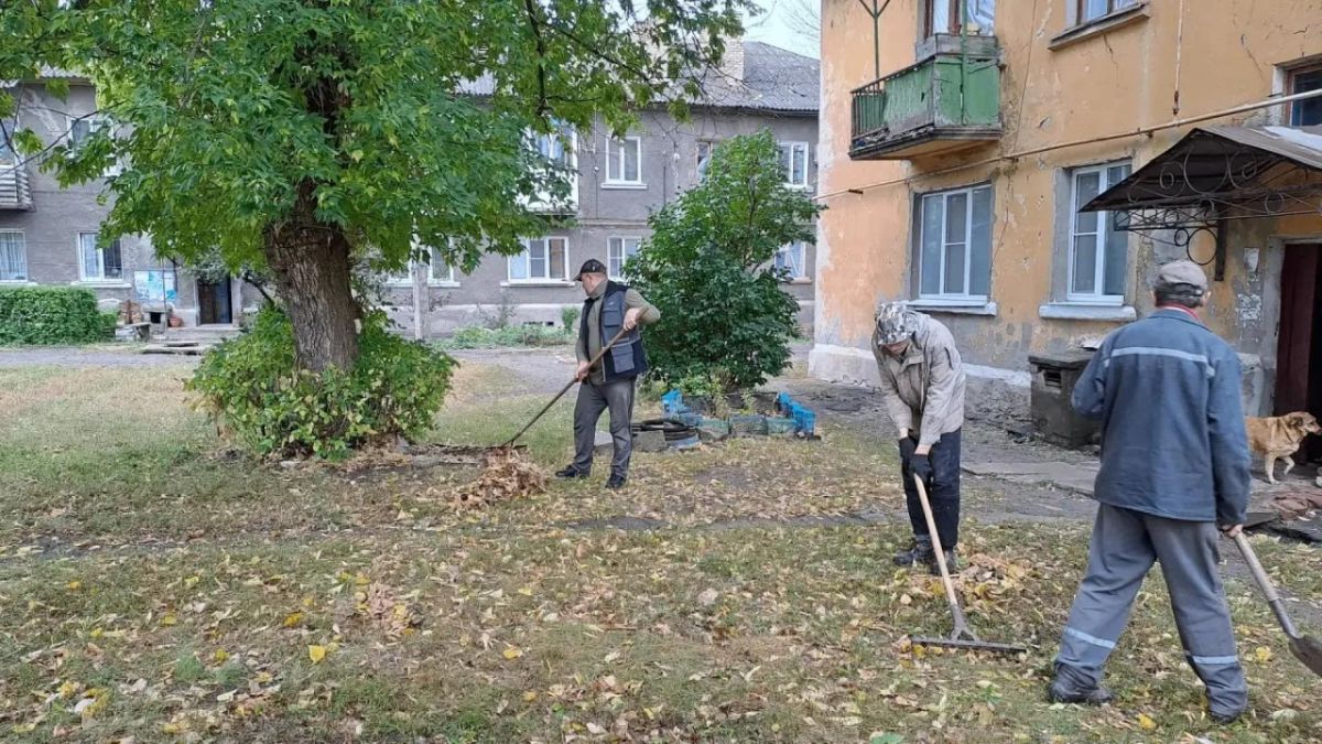 Иван Приходько: Старшие по домам показали пример: в Горловке прошёл субботник «Чистый четверг» в рамках проекта партии «Единая Россия» «Управдом»