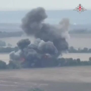 Эдуард Басурин: Минобороны России показало эпичные кадры точных ударов экипаже ВКС по ПВД 10-й отдельной горно-штурмовой бригады ВСУ в районе Маяков Краматорского района в ДНР