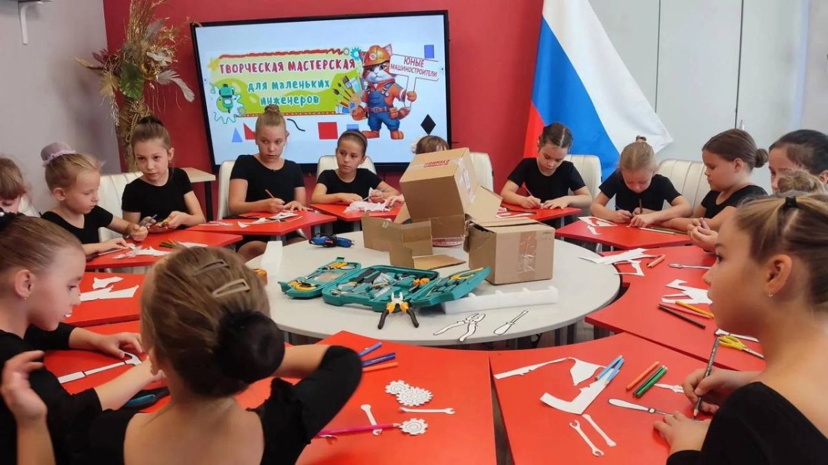 Всем известно, что детское творчество уникально, а дети всех возрастов стремятся создавать собственные маленькие шедевры