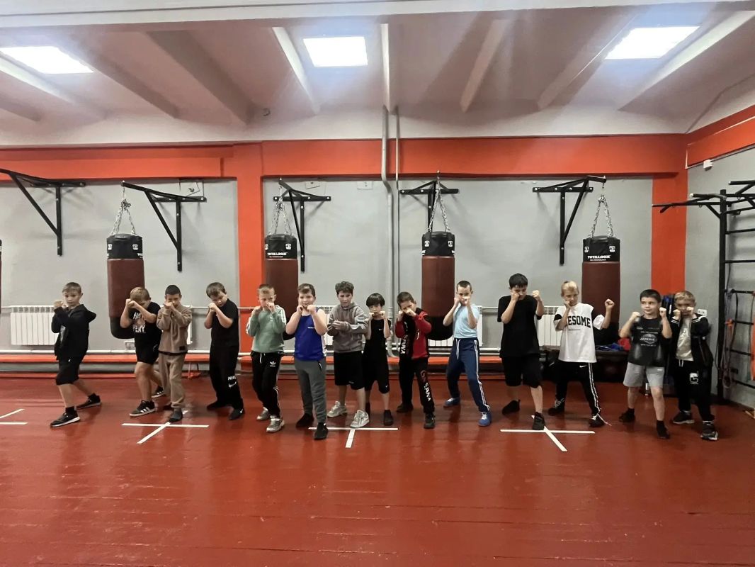 В рамках партийного проекта «Выбор сильных» прошла открытая тренировка по боксу — она стала отличной площадкой для обмена опытом и роста спортивного мастерства