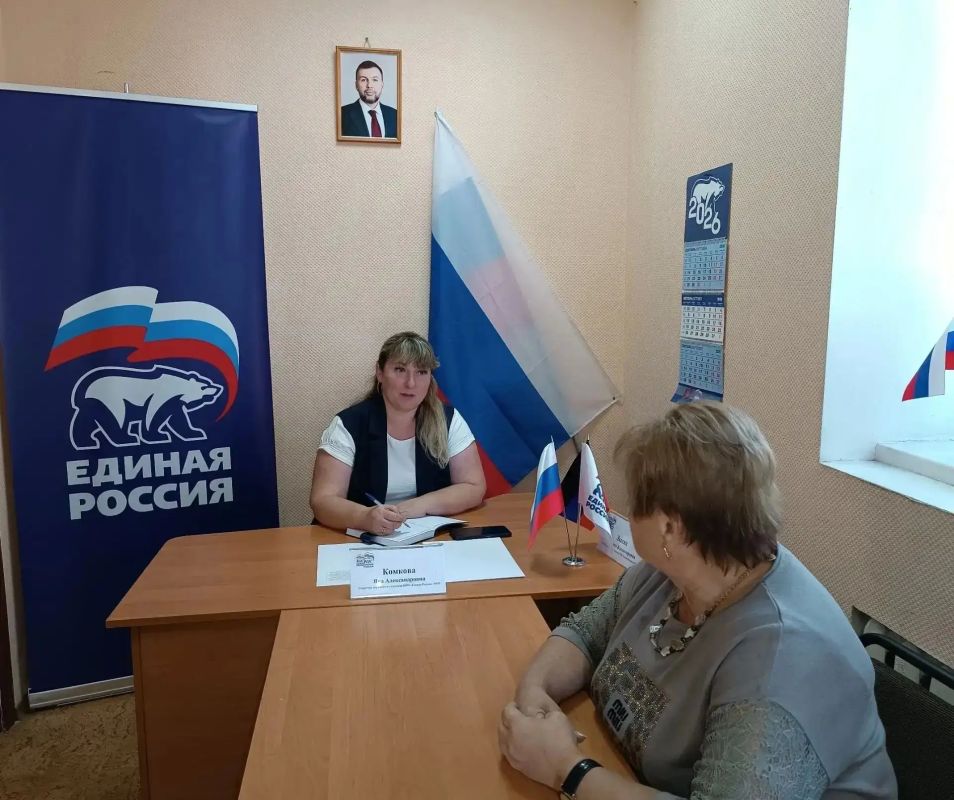 Сегодня, 25 сентября секретари первичных отделений партии Единая Россия Червоногвардейского района провёли встречу в Общественной приемной Единой России Червоногвардейского района городского округа Макеевка