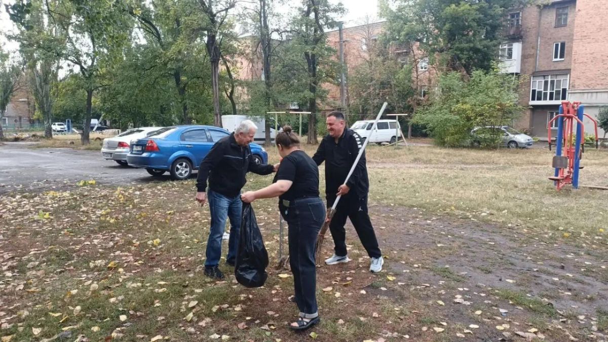 Иван Приходько: Старшие по домам показали пример: в Горловке прошёл субботник «Чистый четверг» в рамках проекта партии «Единая Россия» «Управдом» Иван Приходько: Старшие по домам показали пример: в Горловке прошёл субботник «Чистый четверг» в рамках проекта партии «Единая Россия» «Управдом»