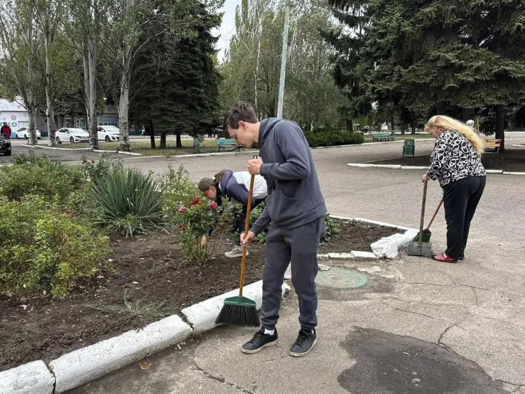 В Кировском продолжаются субботники В Кировском продолжаются субботники