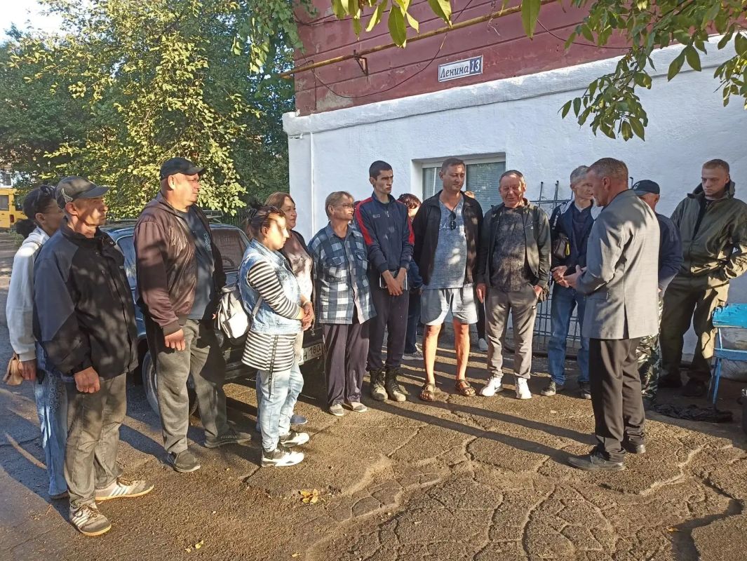 Начальник Комсомольского территориального управления Администрации Старобешевского муниципального округа Андрей Викторович Чирва провёл встречу трудовым коллективом Волновахского филиала Управления МКД ДНР г. Комсомольское Начальник Комсомольского территориального управления Администрации Старобешевского муниципального округа Андрей Викторович Чирва провёл встречу трудовым коллективом Волновахского филиала Управления МКД ДНР г. Комсомольское