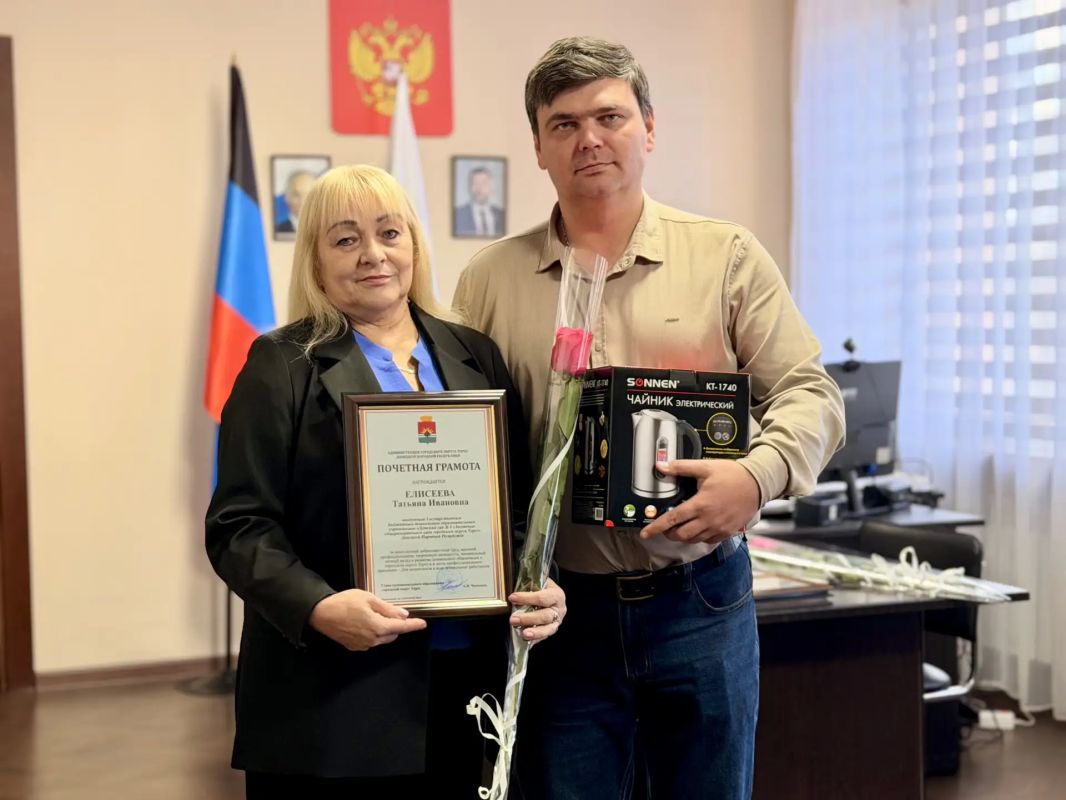 Сегодня, 25 сентября, в преддверии Дня воспитателя и всех дошкольных работников поздравил сотрудников данной сферы!