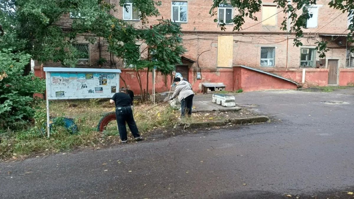 Иван Приходько: Старшие по домам показали пример: в Горловке прошёл субботник «Чистый четверг» в рамках проекта партии «Единая Россия» «Управдом» Иван Приходько: Старшие по домам показали пример: в Горловке прошёл субботник «Чистый четверг» в рамках проекта партии «Единая Россия» «Управдом»