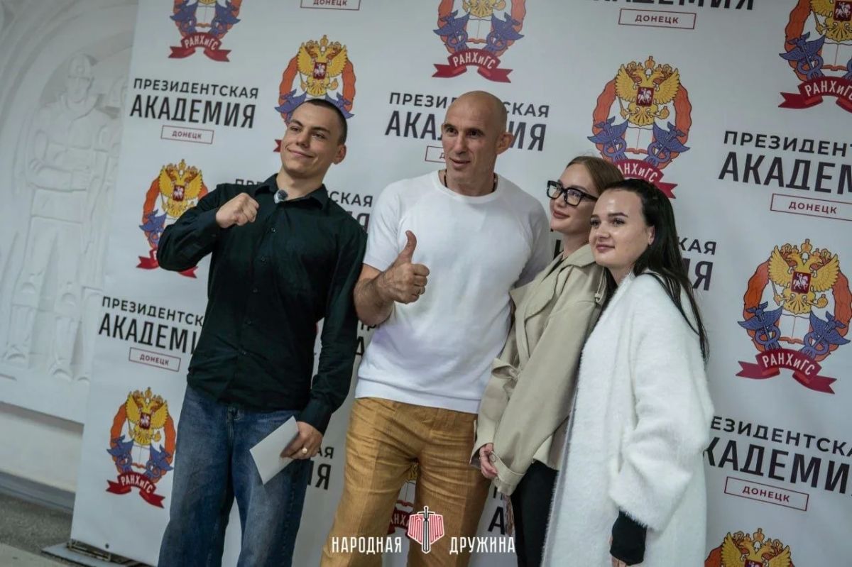 Легенда UFC встретился со студентами Донецка Легенда UFC встретился со студентами Донецка