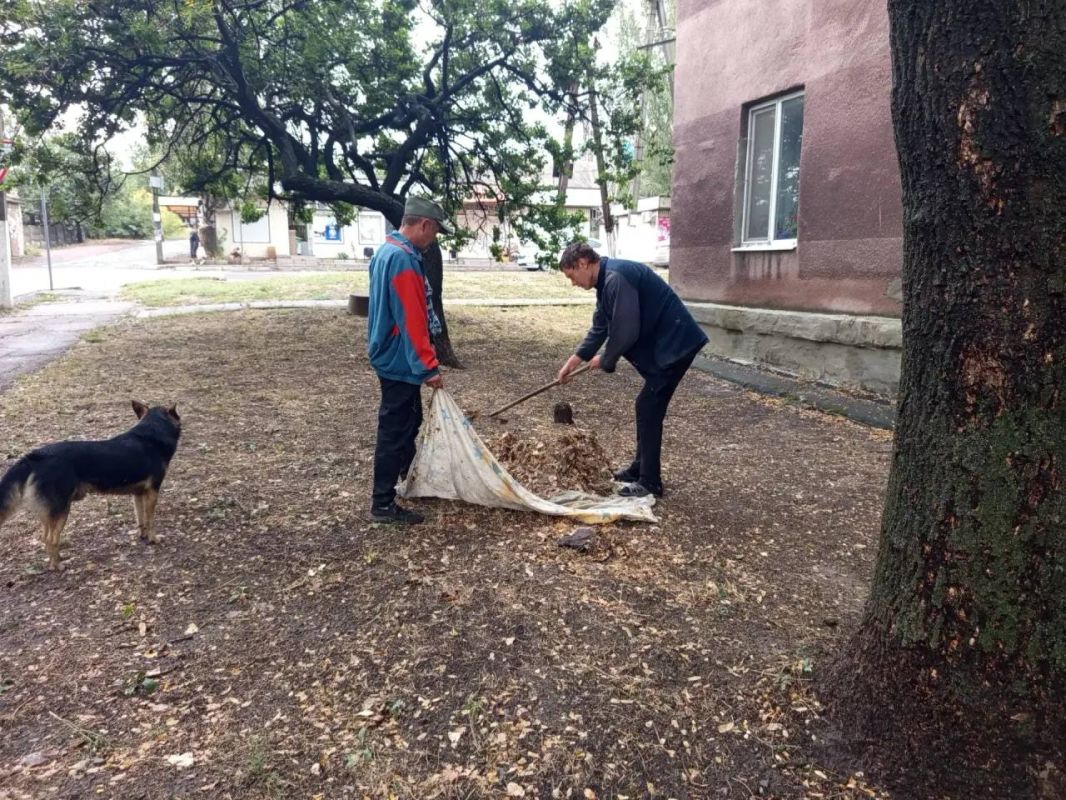 В г. Моспино продолжается реализация еженедельной экологической акции «Чистый четверг» в рамках проекта «Городская среда» В г. Моспино продолжается реализация еженедельной экологической акции «Чистый четверг» в рамках проекта «Городская среда»