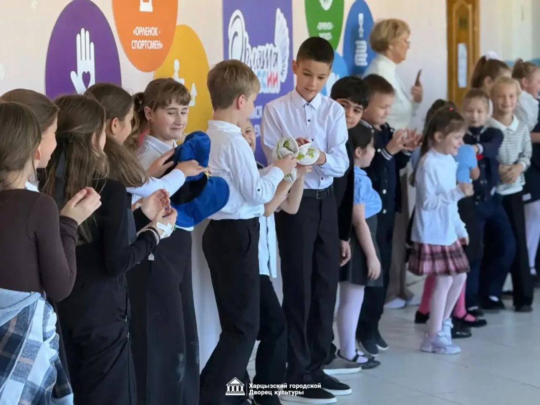 Сегодня сотрудники Харцызского городского Дворца культуры провели в ГБОУ «СШ №24 г.о. Харцызск» ДНР игровую программу, посвящённую Дню моря Сегодня сотрудники Харцызского городского Дворца культуры провели в ГБОУ «СШ №24 г.о. Харцызск» ДНР игровую программу, посвящённую Дню моря