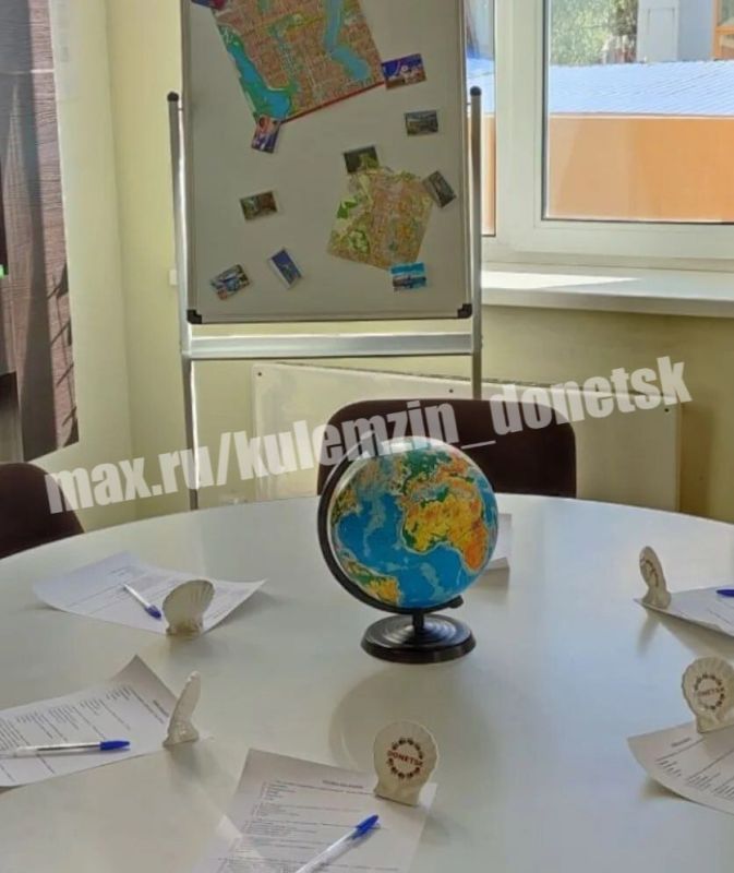 В преддверии Всемирного дня туризма в Донецком городском молодёжном центре состоялся тематический квиз «Точка на карте» В преддверии Всемирного дня туризма в Донецком городском молодёжном центре состоялся тематический квиз «Точка на карте»