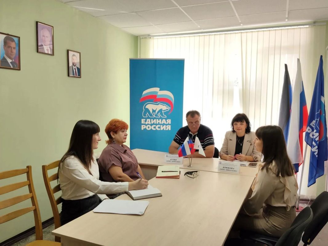 В общественной приемной Амвросиевского местного отделения Партии «Единая Россия» прошел единый день приема, приуроченный Всероссийскому Единому дню оказания бесплатной юридической помощи и Единому дню приема родителей... В общественной приемной Амвросиевского местного отделения Партии «Единая Россия» прошел единый день приема, приуроченный Всероссийскому Единому дню оказания бесплатной юридической помощи и Единому дню приема родителей...