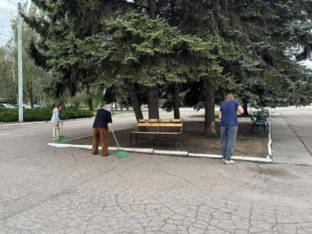 В Кировском продолжаются субботники В Кировском продолжаются субботники