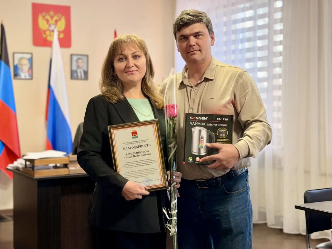 Сегодня, 25 сентября, в преддверии Дня воспитателя и всех дошкольных работников поздравил сотрудников данной сферы! Сегодня, 25 сентября, в преддверии Дня воспитателя и всех дошкольных работников поздравил сотрудников данной сферы!