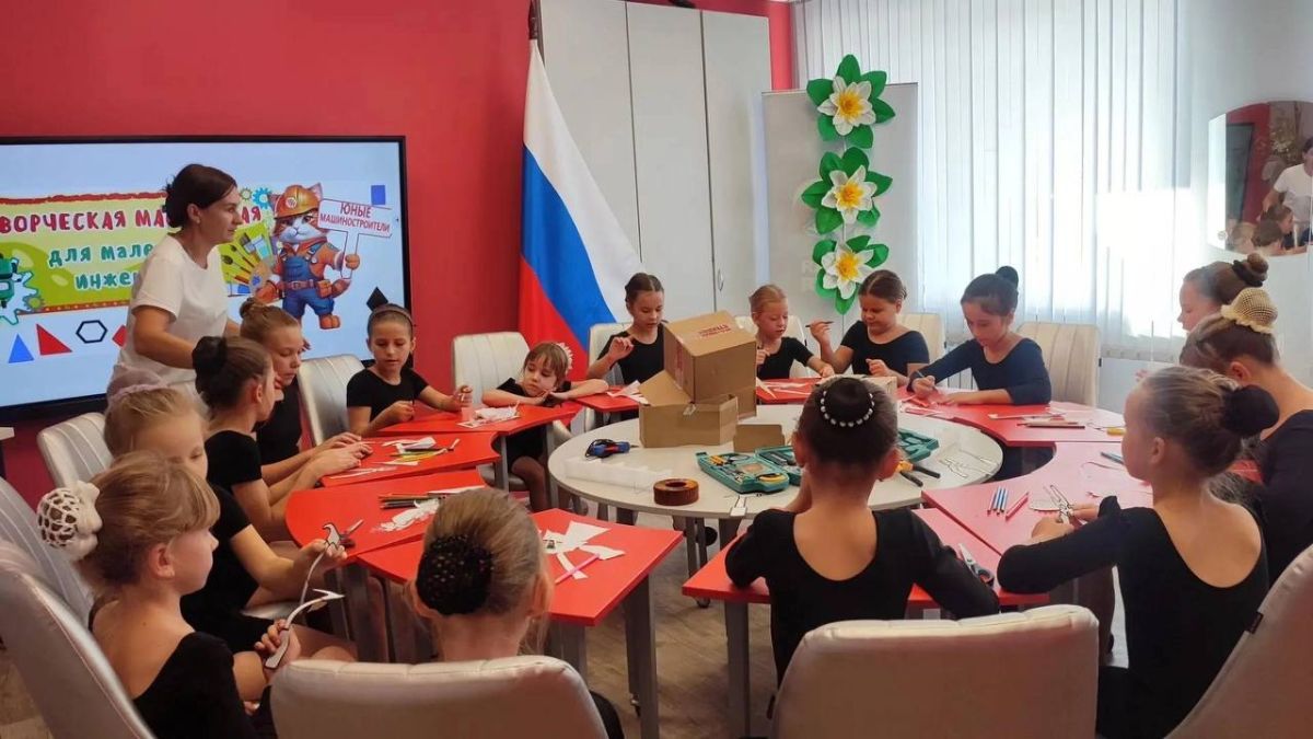 Всем известно, что детское творчество уникально, а дети всех возрастов стремятся создавать собственные маленькие шедевры Всем известно, что детское творчество уникально, а дети всех возрастов стремятся создавать собственные маленькие шедевры