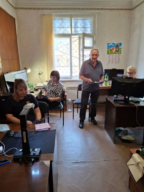 Депутат Амвросиевского муниципального совета Александр Пономаренко провел встречу с Амвросиевским отделением земельного кадастра