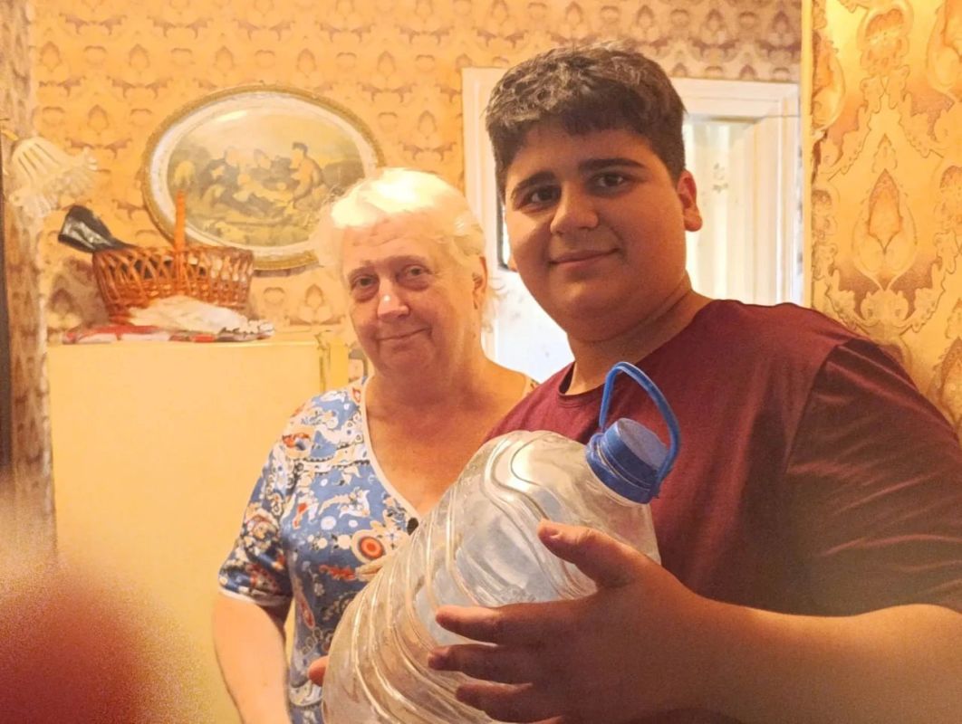 В рамках акции «Молодёжь не оставит в беде» доброслужащие администрации городского округа Горловка Донецкой Народной Республики совместно с представителями некоммерческих организаций города и при поддержке Горловской и... В рамках акции «Молодёжь не оставит в беде» доброслужащие администрации городского округа Горловка Донецкой Народной Республики совместно с представителями некоммерческих организаций города и при поддержке Горловской и...