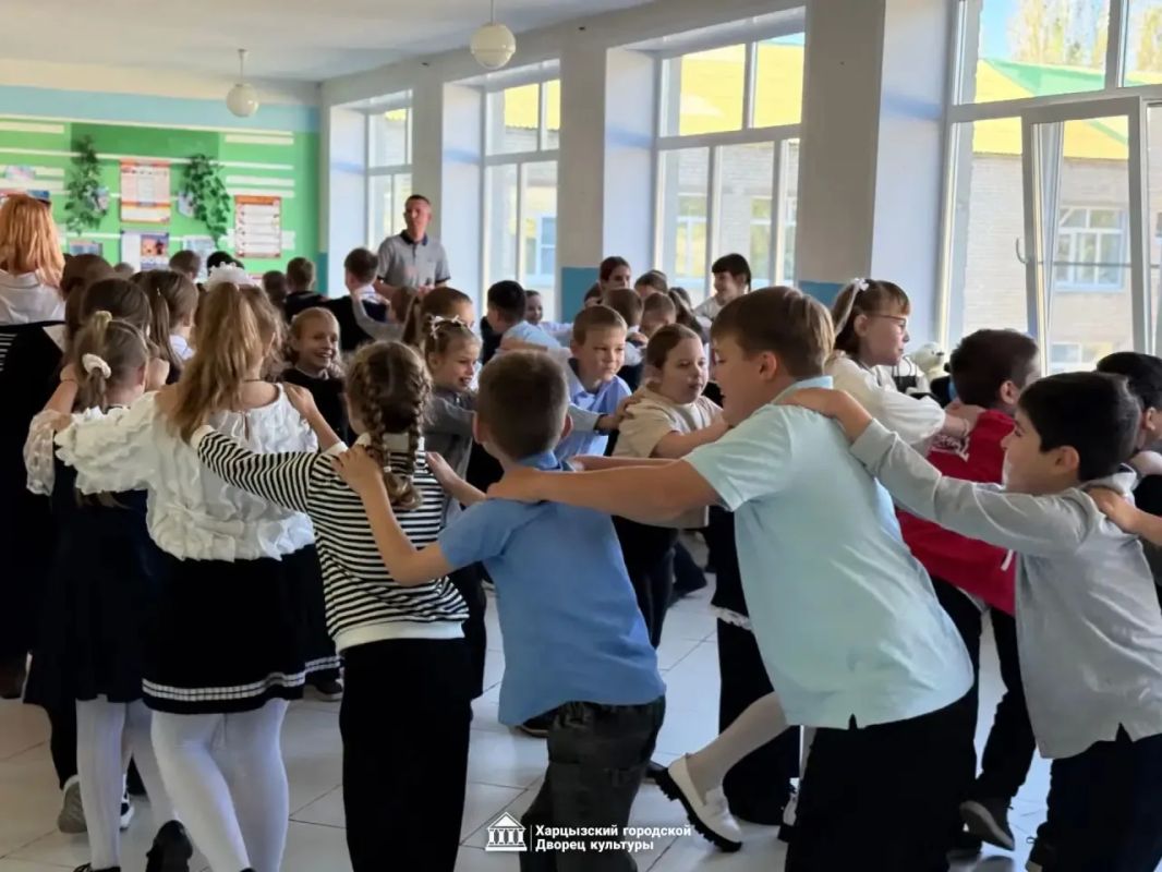 Сегодня сотрудники Харцызского городского Дворца культуры провели в ГБОУ «СШ №24 г.о. Харцызск» ДНР игровую программу, посвящённую Дню моря Сегодня сотрудники Харцызского городского Дворца культуры провели в ГБОУ «СШ №24 г.о. Харцызск» ДНР игровую программу, посвящённую Дню моря