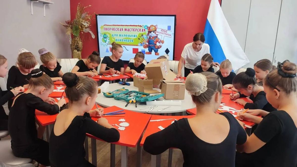 Всем известно, что детское творчество уникально, а дети всех возрастов стремятся создавать собственные маленькие шедевры Всем известно, что детское творчество уникально, а дети всех возрастов стремятся создавать собственные маленькие шедевры