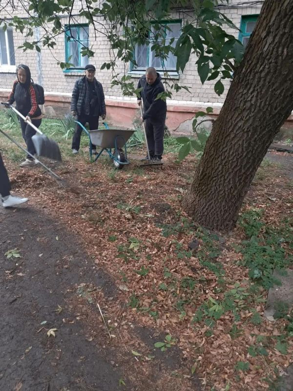 Иван Приходько: Старшие по домам показали пример: в Горловке прошёл субботник «Чистый четверг» в рамках проекта партии «Единая Россия» «Управдом» Иван Приходько: Старшие по домам показали пример: в Горловке прошёл субботник «Чистый четверг» в рамках проекта партии «Единая Россия» «Управдом»