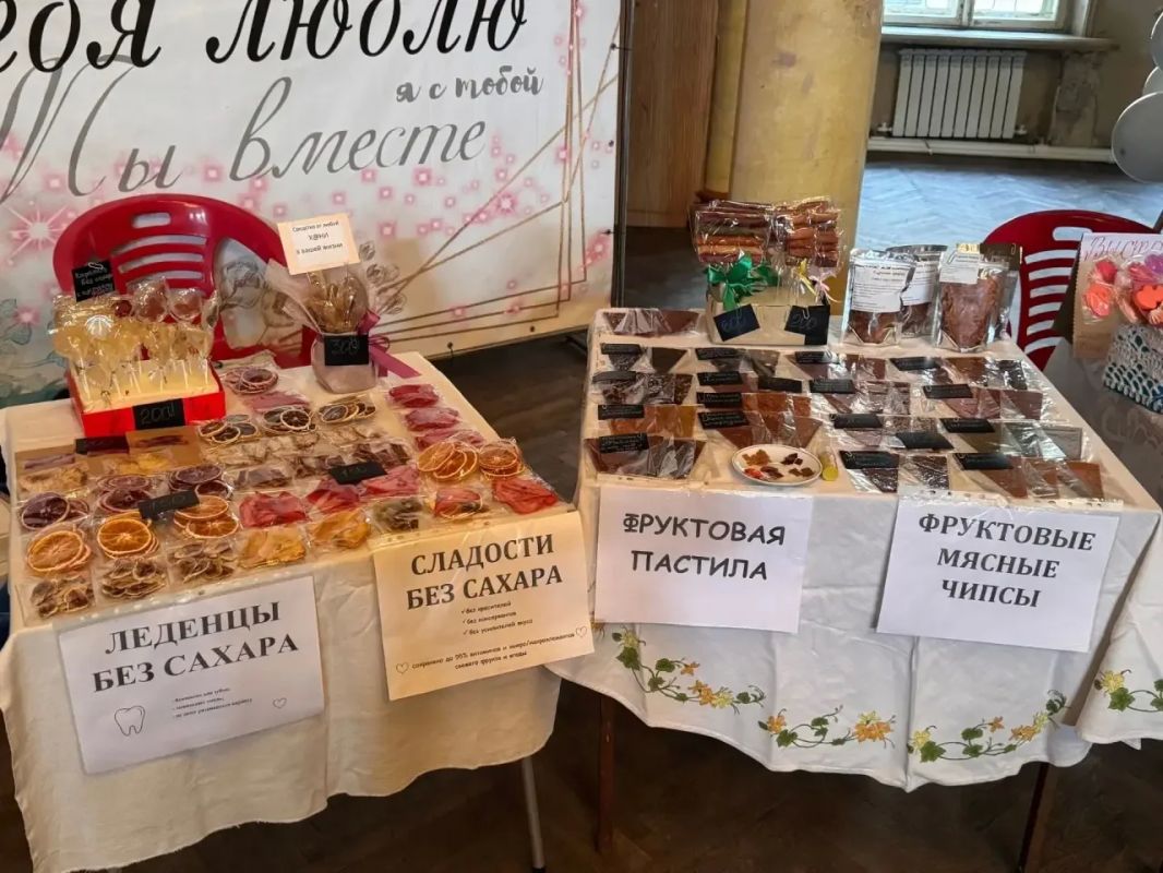 В Зугрэсском Дворце культуры прошла ярмарка рукодельников В Зугрэсском Дворце культуры прошла ярмарка рукодельников